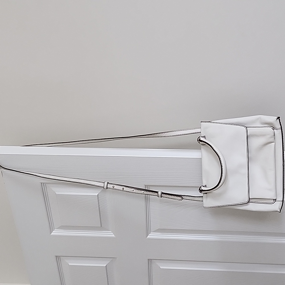 Hobo Meter cross body bag in an off white leather - Picture 6 of 8